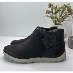 Dansko Lizette Waterproof Nubeck Leather Bootie Women's EU 39/8.5 NWOB FLAW